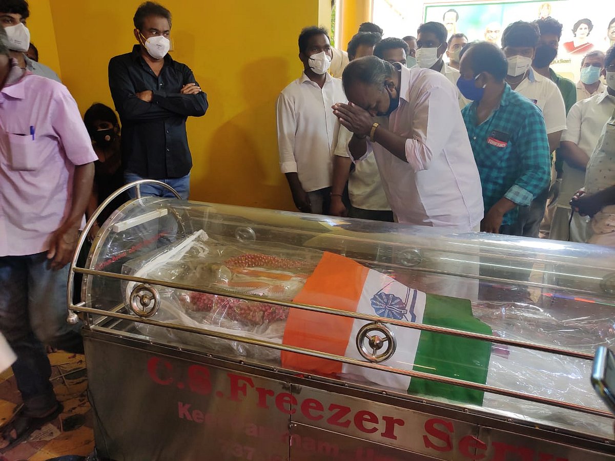 வசந்தகுமார் உடலுக்கு அஞ்சலி