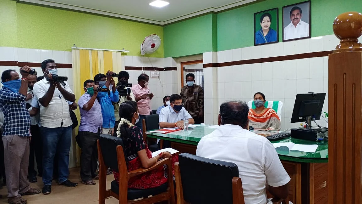 தர்ணா போராட்டத்தில் ஜோதிமணி