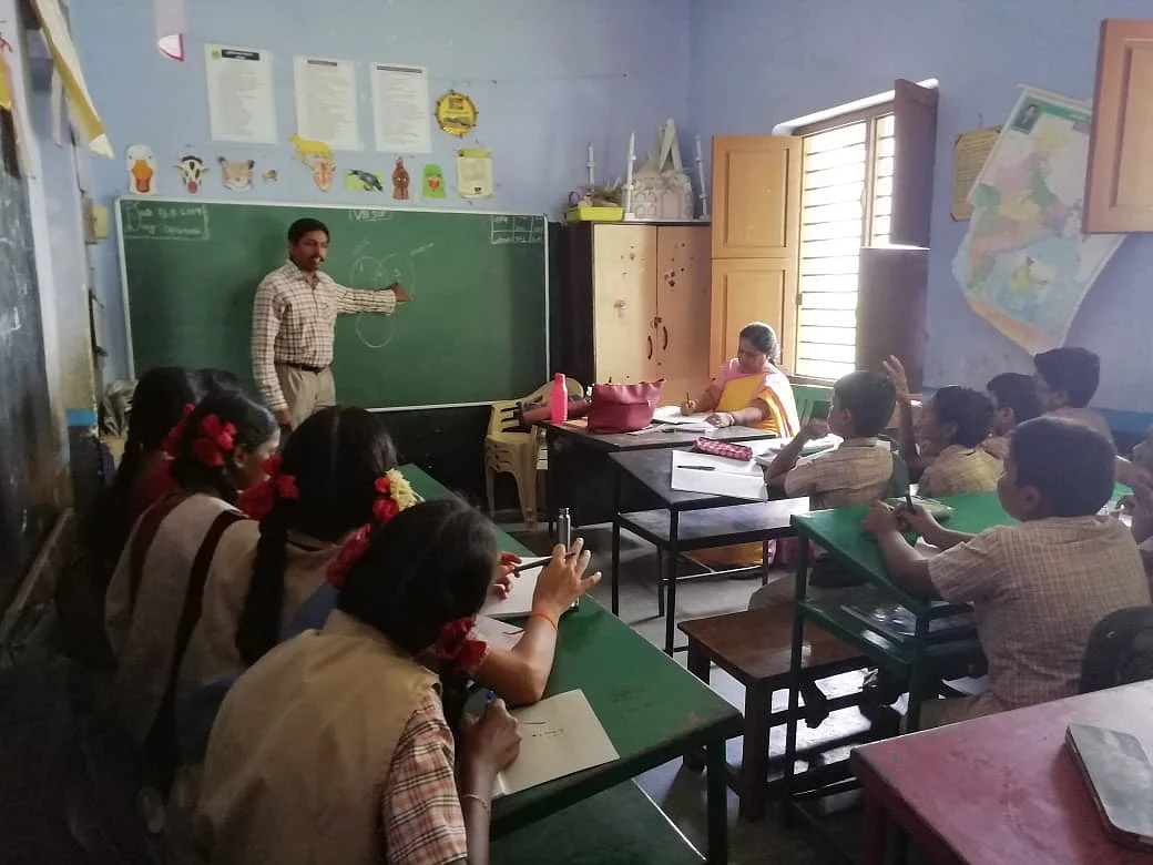 `தனியார் ஆங்கிலப் பள்ளி டு அரசுப் பள்ளி!’ - அட்மிஷனில் கலக்கும் ஈரோடு மாநகராட்சிப் பள்ளி