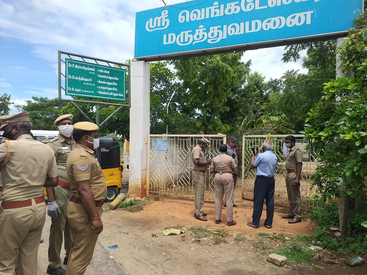 மருத்துவமனையில் போலீஸார்