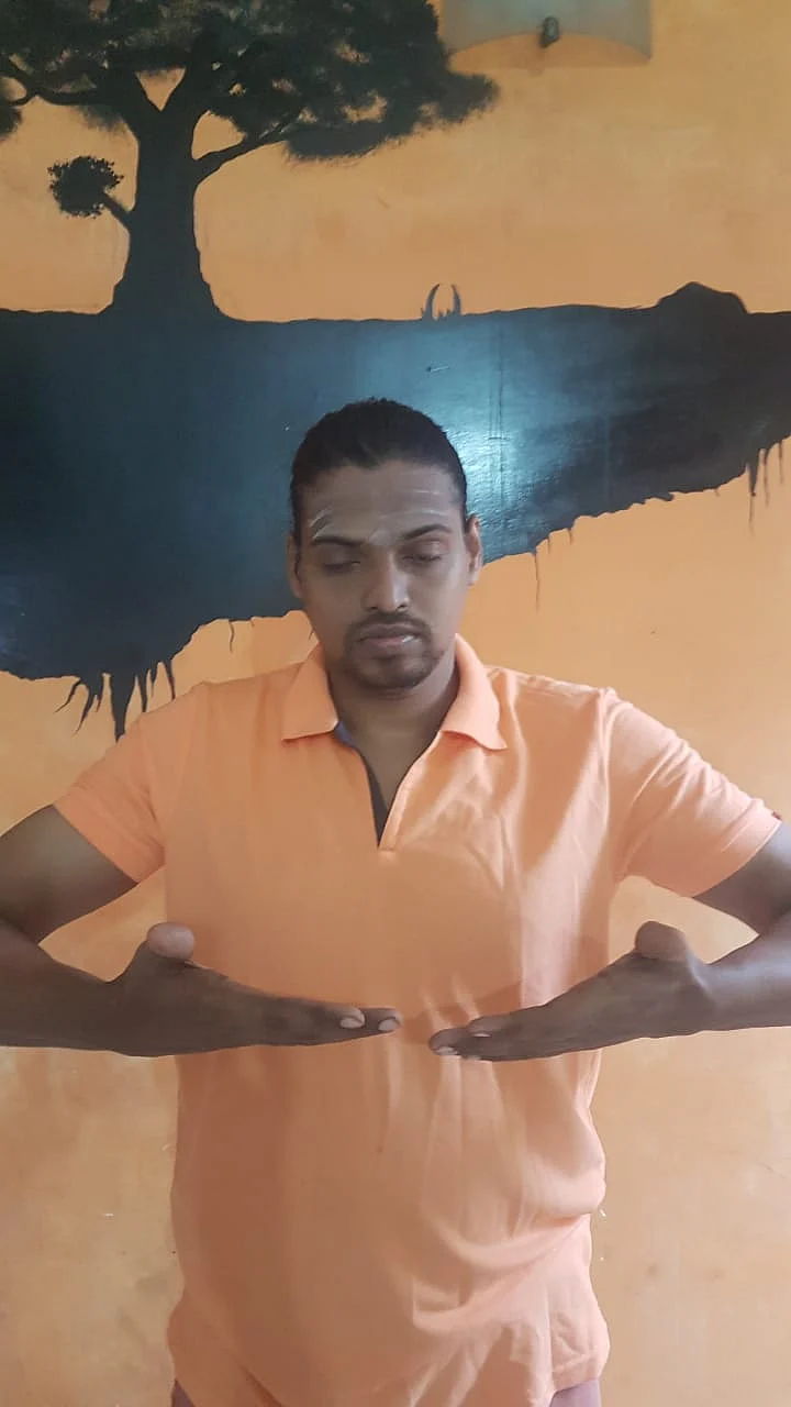 யோகா குரு அரி