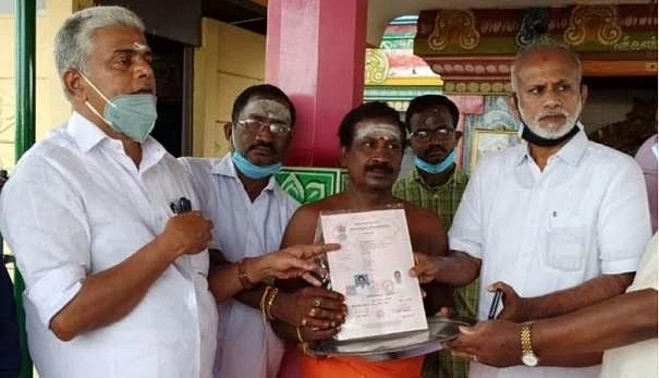 இந்து கோயிலுக்கு தன் நிலத்தைத் தானமாக வழங்கிய இஸ்லாமியர்