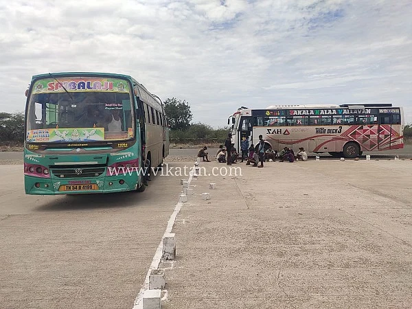 பேருந்துகளில் அழைத்து வரப்படும் தொழிலாளர்கள்
