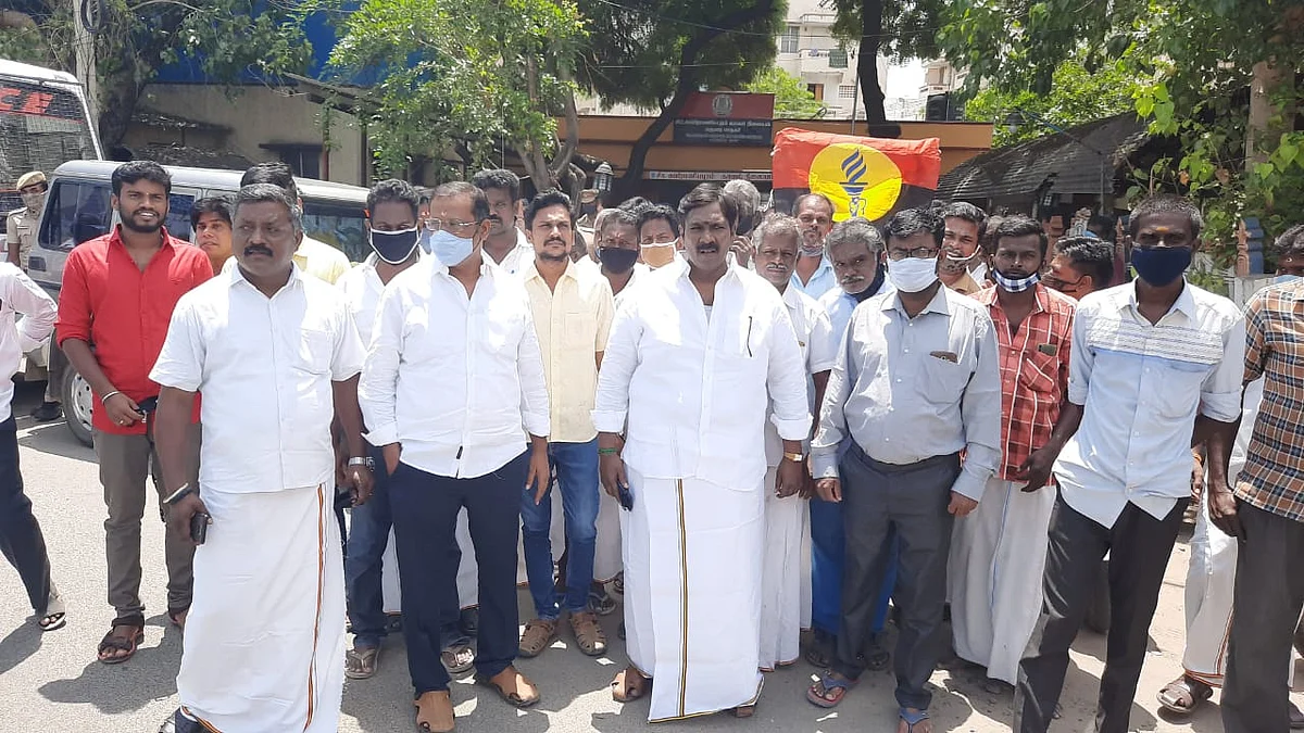 தே.மு.தி.க நிர்வாகிகள்