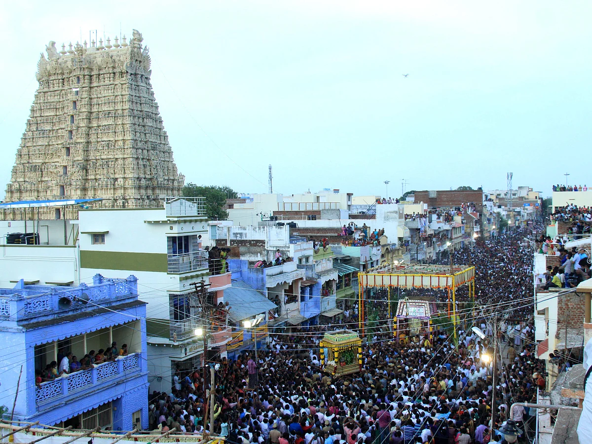 125 அடி உயர கோபுரம், அபிஷேகம் காணாத சிவமூர்த்தம், ஸ்ரீசக்ரக்குழி... சங்கரன்கோவில் அற்புதங்கள்!