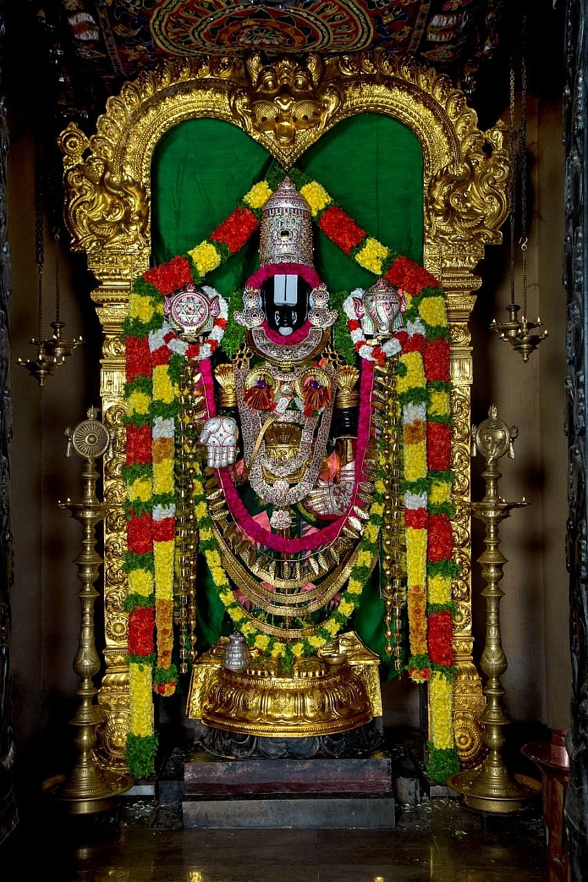 `கண்ணனின் திருவடியில் பிரார்த்தனைகளைச் சமர்ப்பிப்போம்!' - திருவடிசூலத்தில் சிறப்பு அர்ச்சனை