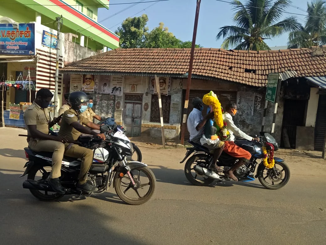`டூ விலரில் விநாயகர் சிலைகள்; இரண்டு பேருக்கு மட்டுமே அனுமதி!’-தீவிரக் கண்காணிப்பில் முத்துப்பேட்டை