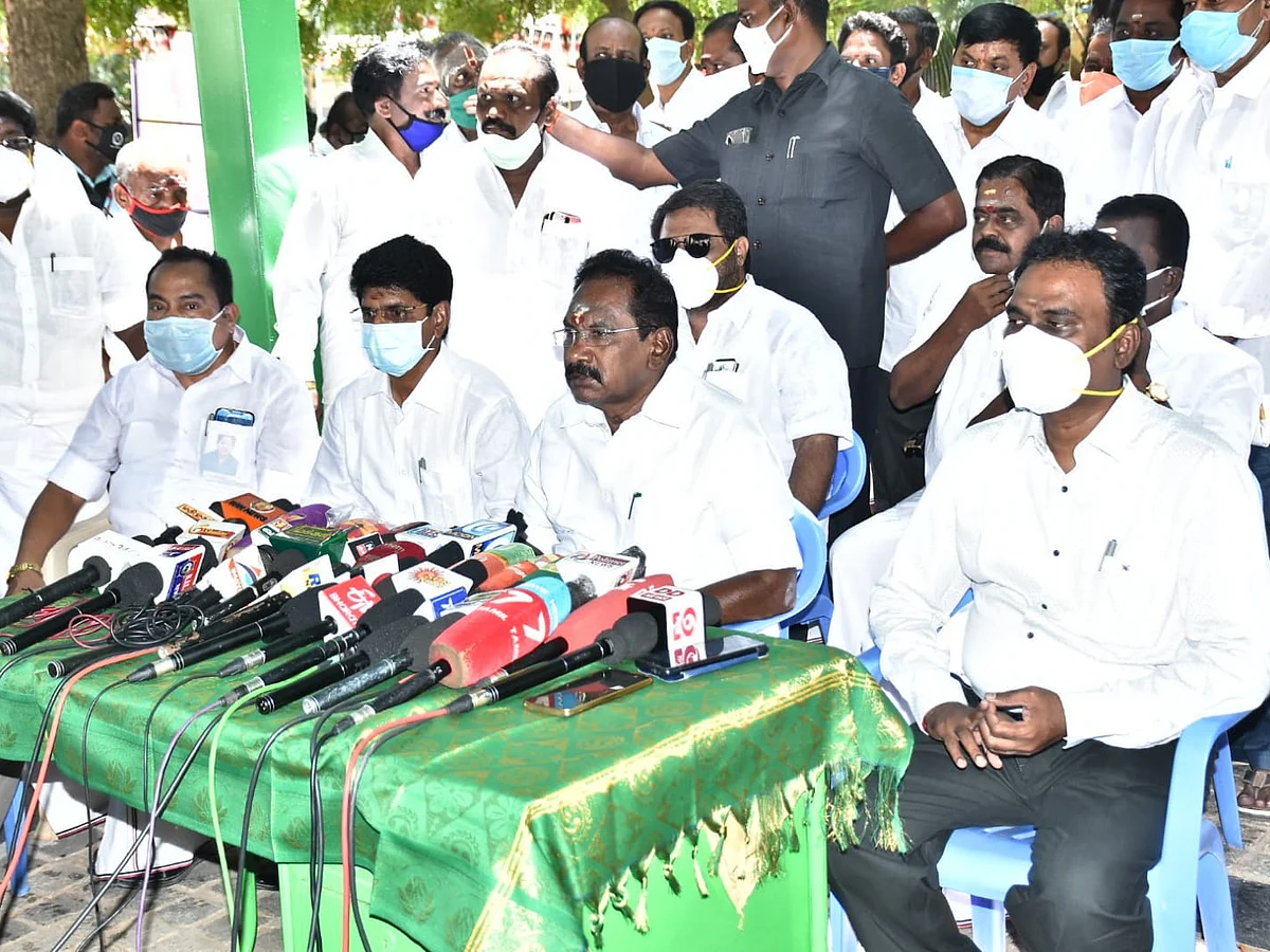 மதுரை: `அமைச்சரே இப்படிச் சொல்லலாமா?’- சர்ச்சையான செல்லூர் ராஜூவின் `முகக்கவசம்’ கருத்து