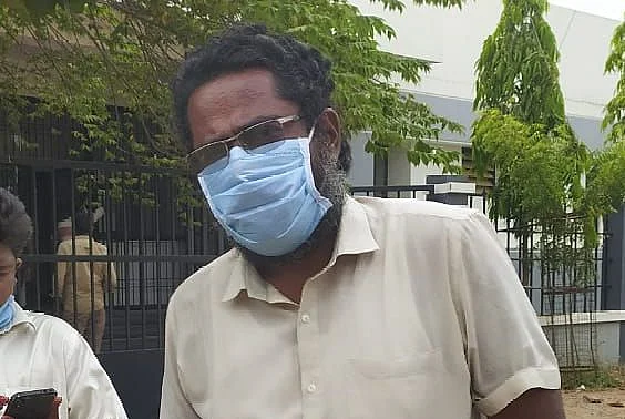 குணவள்ளியின் கணவர் யோகநாதன்