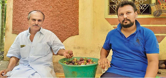 மகன் சாகுல் ஹமீதுடன்