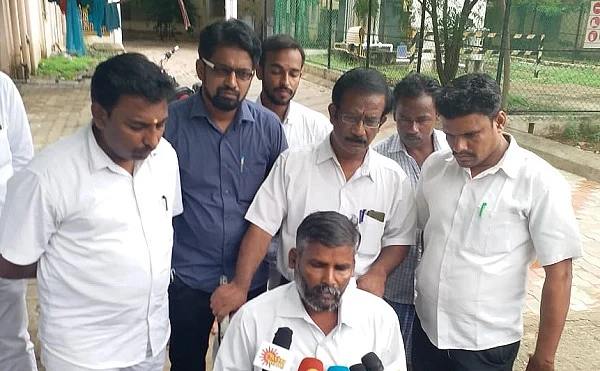 வழக்கறிஞர்களுடன் செம்மணி