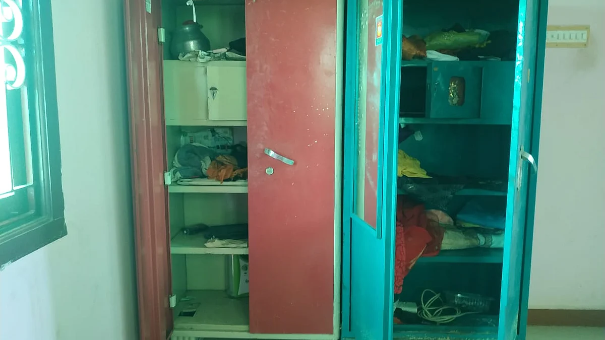 கொள்ளையடிக்கப்பட்ட நகை பணம்