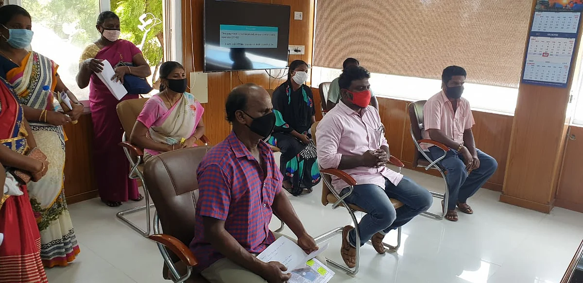 துப்பாக்கிச்சூட்டில் உயிரிழந்தவர்களின் குடும்பத்தினர்