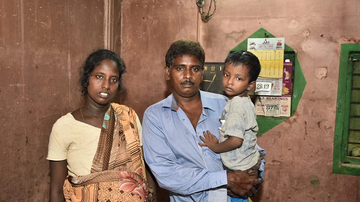 பெற்றோருடன் சந்தோஷ்