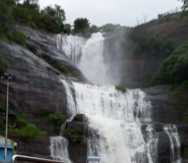 மெயின் அருவி