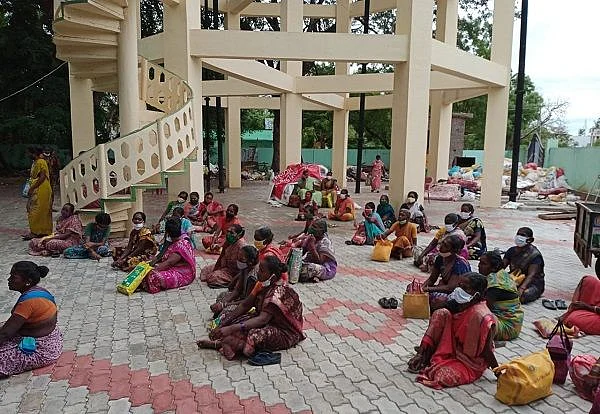 போராடும் ஒப்பந்தப் பணியாளர்கள்