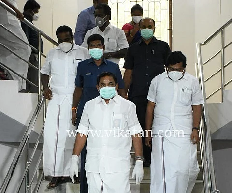 கூட்டம் முடிந்து வெளியே வந்த முதல்வர் எடப்பாடி பழனிசாமி