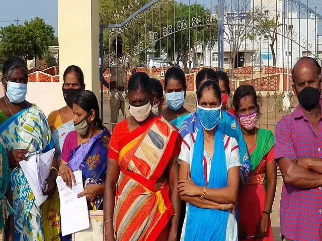 பாதிக்கப்பட்டவர்களின் குடும்பத்தினர்