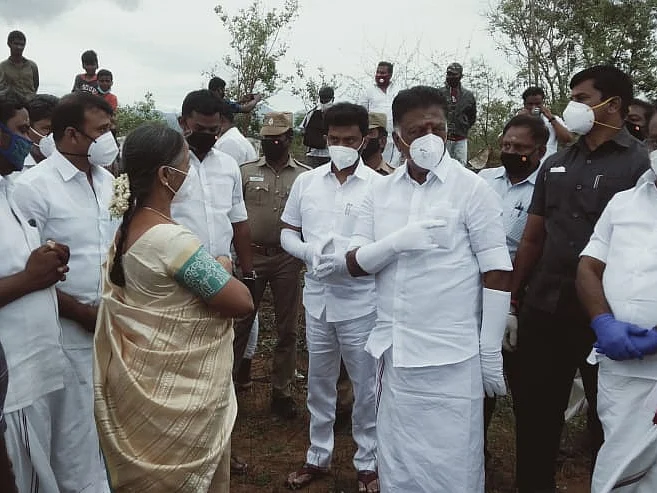 தேனி: `சுடுகாட்டில் இருப்பதும் நல்லதுதான்!' - ஓ.பி.எஸ் சொன்ன விளக்கம்