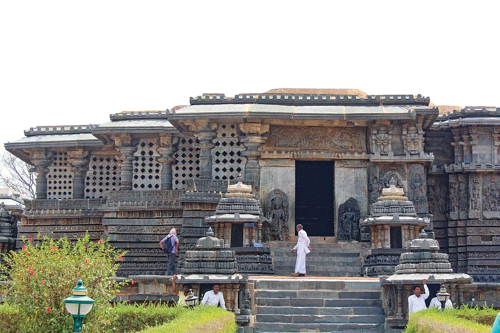 எங்கள் ஆன்மிகம்: சிற்பங்களின் ஆலயம்!