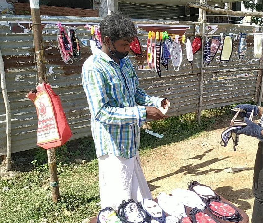 மாணவிகள் உதவி
