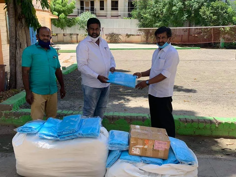 தன்னார்வலர்களுக்கு பாதுகாப்பு கவச ஆடை