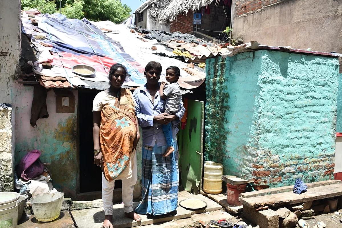 பெற்றோருடன் சந்தோஷ்