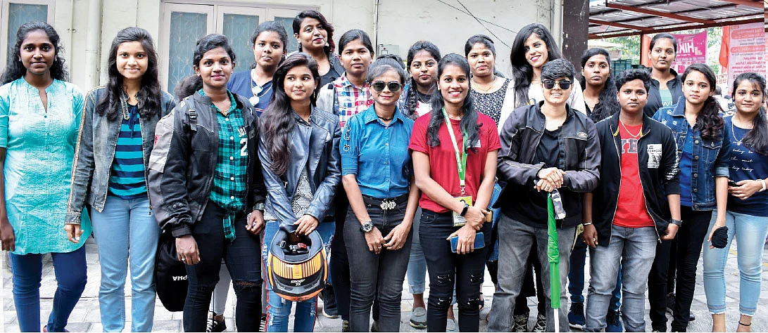 இது ‘மகளிர் மட்டும்’ பைக் க்ளப்!