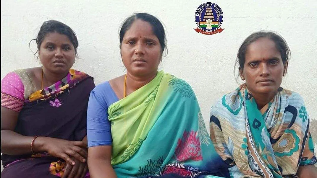 உயிருக்குப் போராடிய இளைஞர்களை மீட்ட பெண்கள்