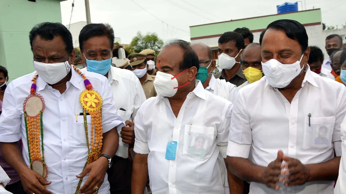 அ.தி.மு.க அமைச்சர்களுடன் என்.கே.கே.பி.ராஜா