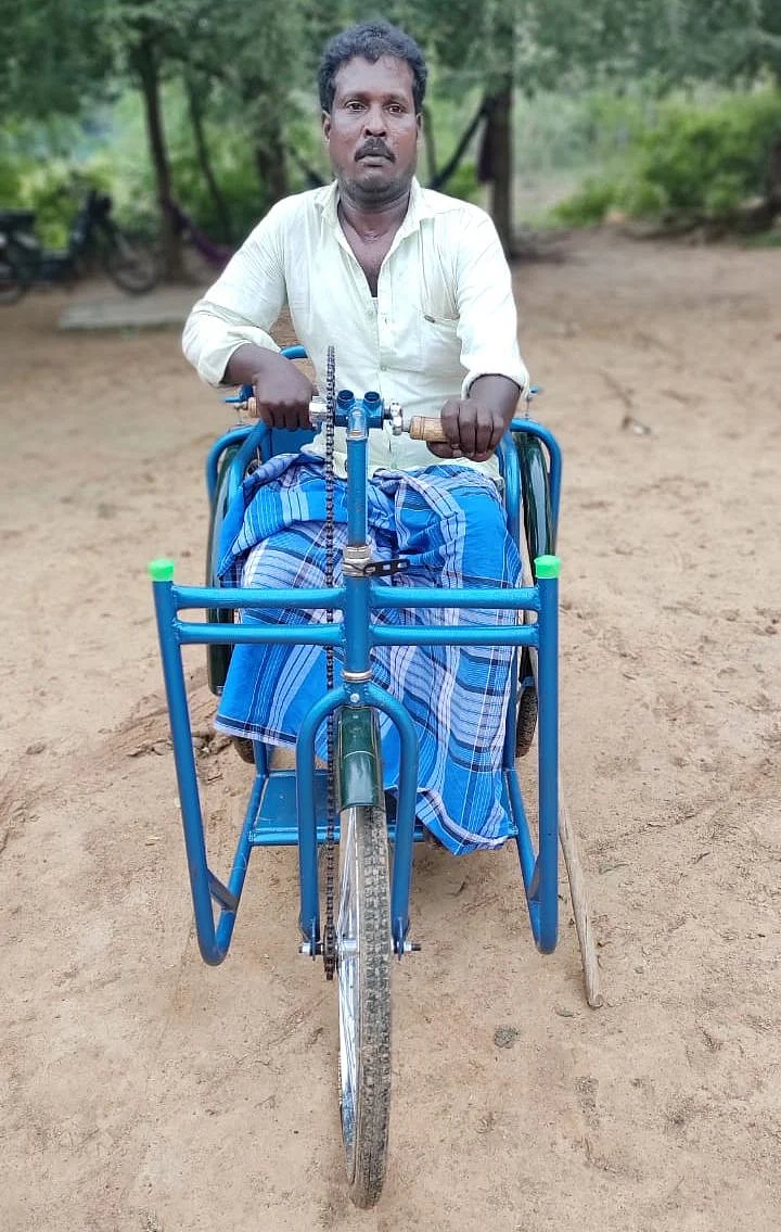 புதுக்கோட்டை: ஆட்டோ, மூன்று சக்கர சைக்கிள்... நிறைய உறவுகள்! - உதவிகளால் நெகிழ்ந்த குடும்பம்