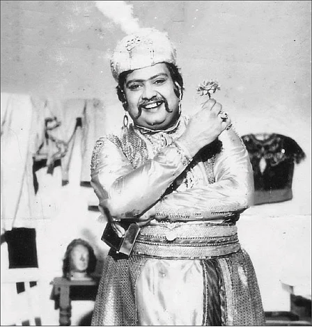ஓர் சரித்திர நாடகத்தில்...