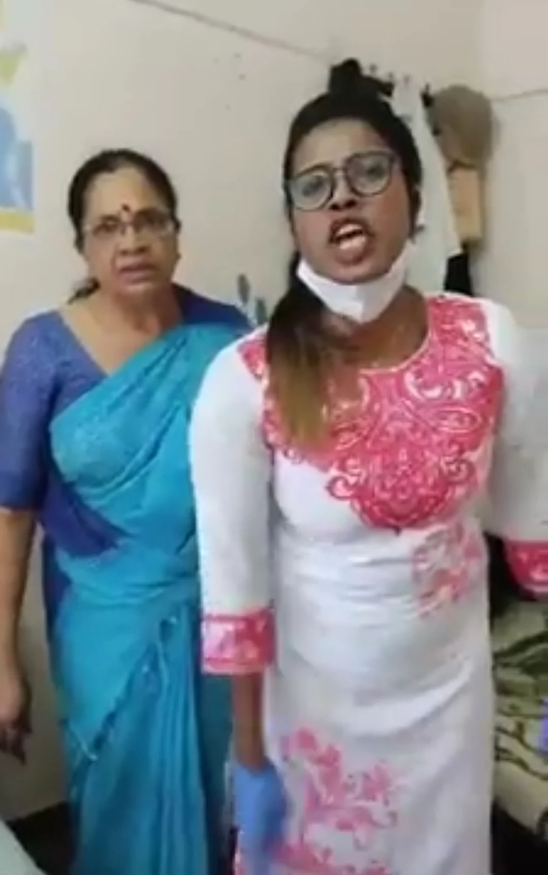 தாக்கிவிட்டு ஆவேசமாகப் பேசும் பெண்கள்