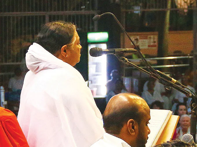 ஆறு மனமே ஆறு! - 9: ஸ்ரீமாதா அமிர்தானந்தமயி