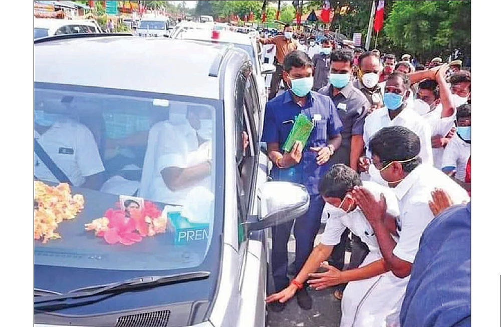 ஜூ.வி பைட்ஸ்: எடப்பாடியின் அடுத்த `விளம்பரம்', சீமானிடம் சில கேள்விகள்!