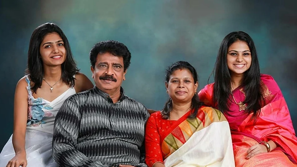 குடும்பத்தினருடன் ஜோவிதா