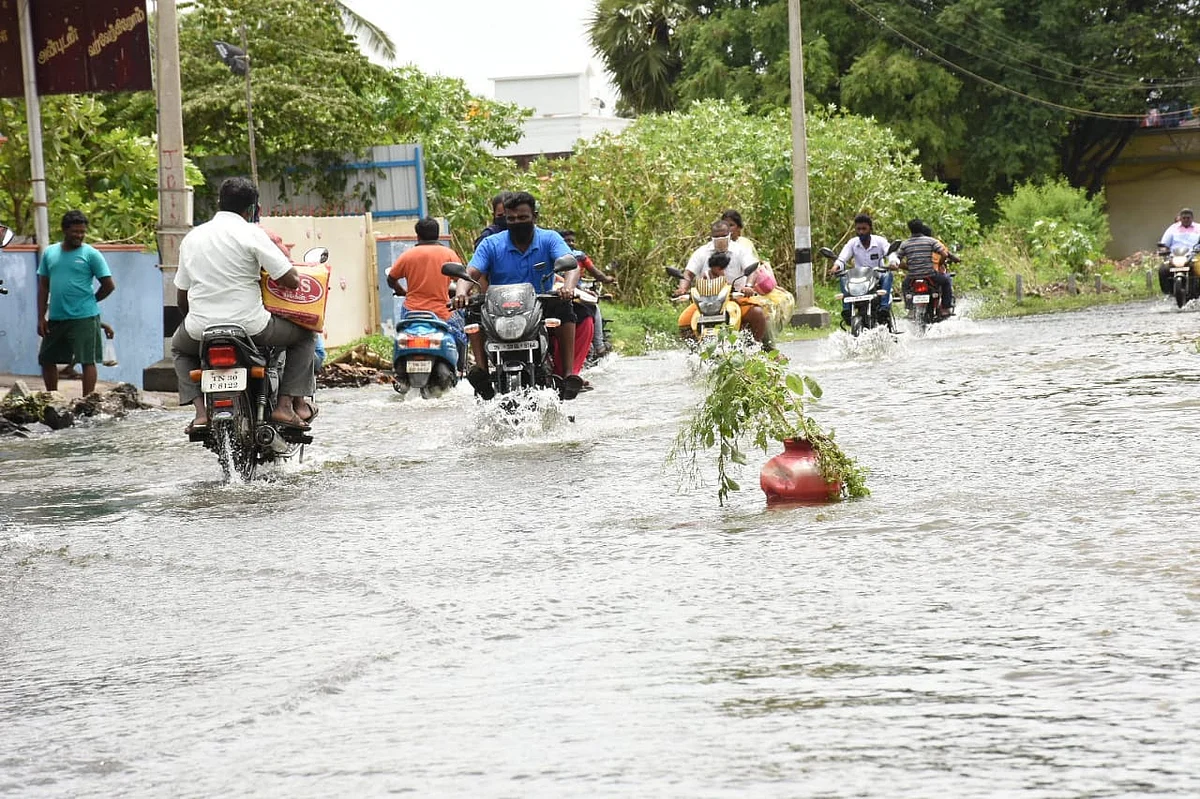 வெள்ளம் சூழ்ந்த சேலம்