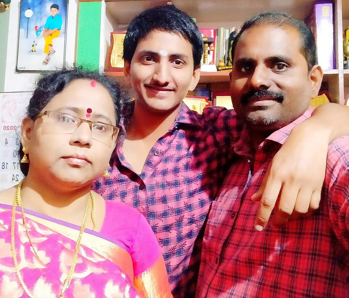 மேதாசங்கர் பெற்றோர் மணி.கணேசன் -அமுதா