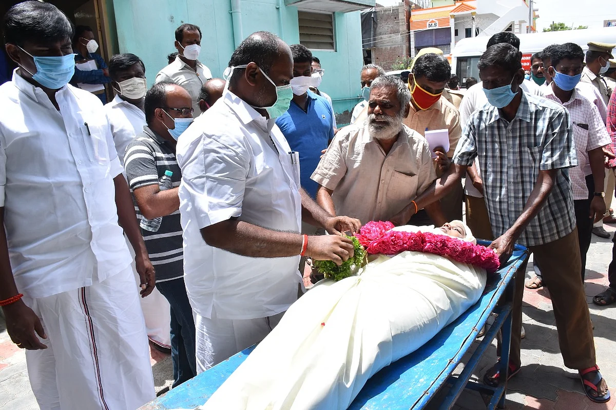 அமைச்சர் இறுதி மரியாதை