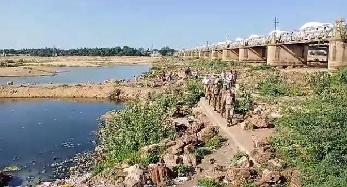 உடலைக் கைப்பற்றிய போலீஸார்