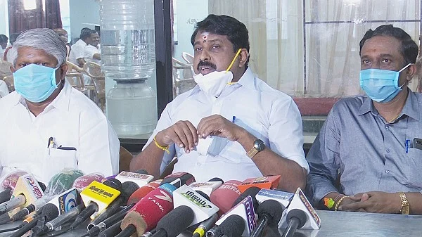 செய்தியாளர் சந்திப்பில் நயினார் நாகேந்திரன்