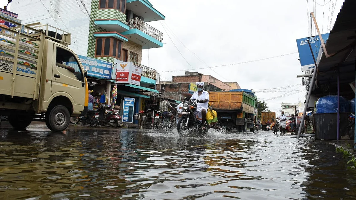 வெள்ளம் பெருக்கெடுத்த சேலம்