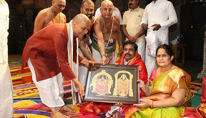 திருப்பதியில் எடப்பாடி பழனிசாமி குடும்பம்