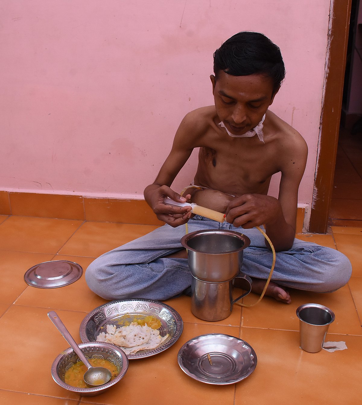 மகாலிங்கம் உணவு சாப்பிடும்போது...