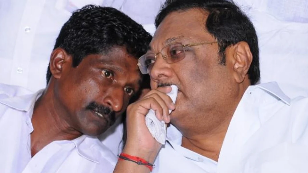 அழகிரியின் உறுப்பினர் அட்டைக்காக கபிலன் அனுப்பிய புகைப்படம்