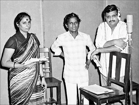 இளையராஜாவுடன் ஒரு பாடல் பதிவின்போது...