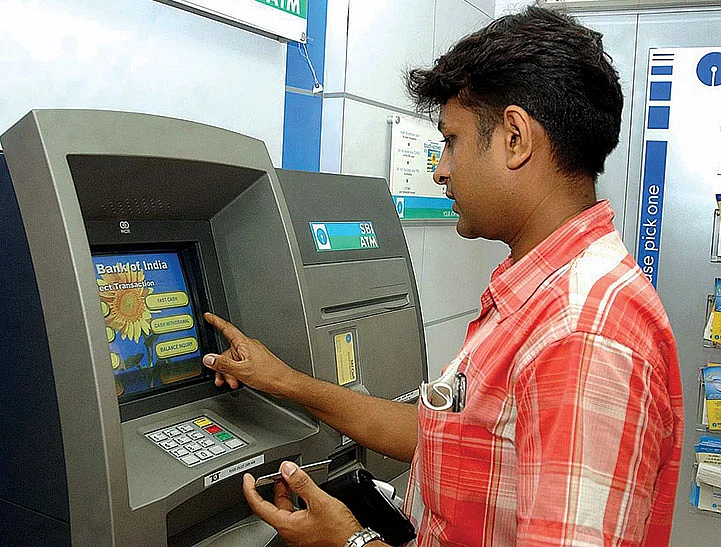 ரூ.10 லட்சம் வரை ஏ.டி.எம் கார்டு இன்ஷூரன்ஸ்..! - கட்டாயம் அறிய வேண்டிய 7 விஷயங்கள்!