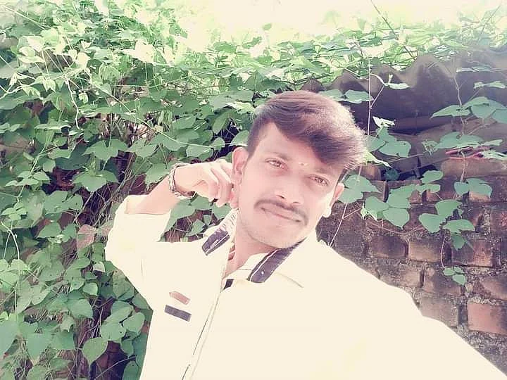 ஆம்பூர்: `கண்டிச்சும் திருந்தலை... சுவர் ஏறி வீட்டுக்குள்ள வர்றான்!’ - அதிரவைத்த எலெக்ட்ரீஷியன்