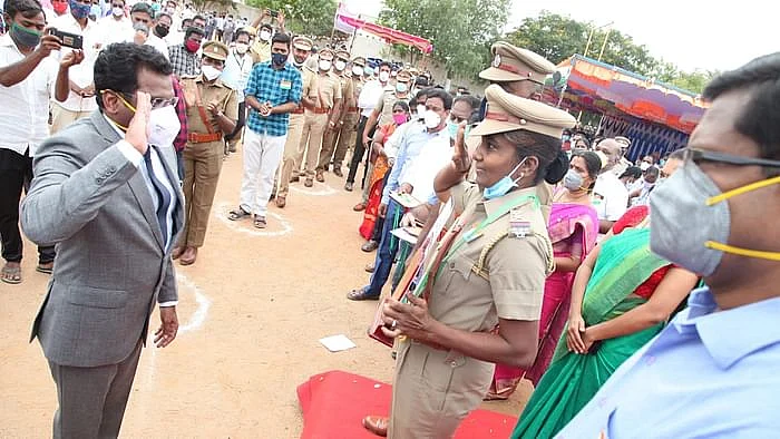 சுதந்திர தின விழாவில் மரியாதை