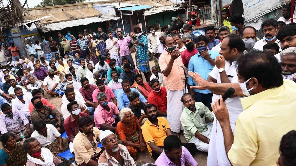 திருச்சி, காந்தி மார்க்கெட் - வியாபாரிகள் முற்றுகை